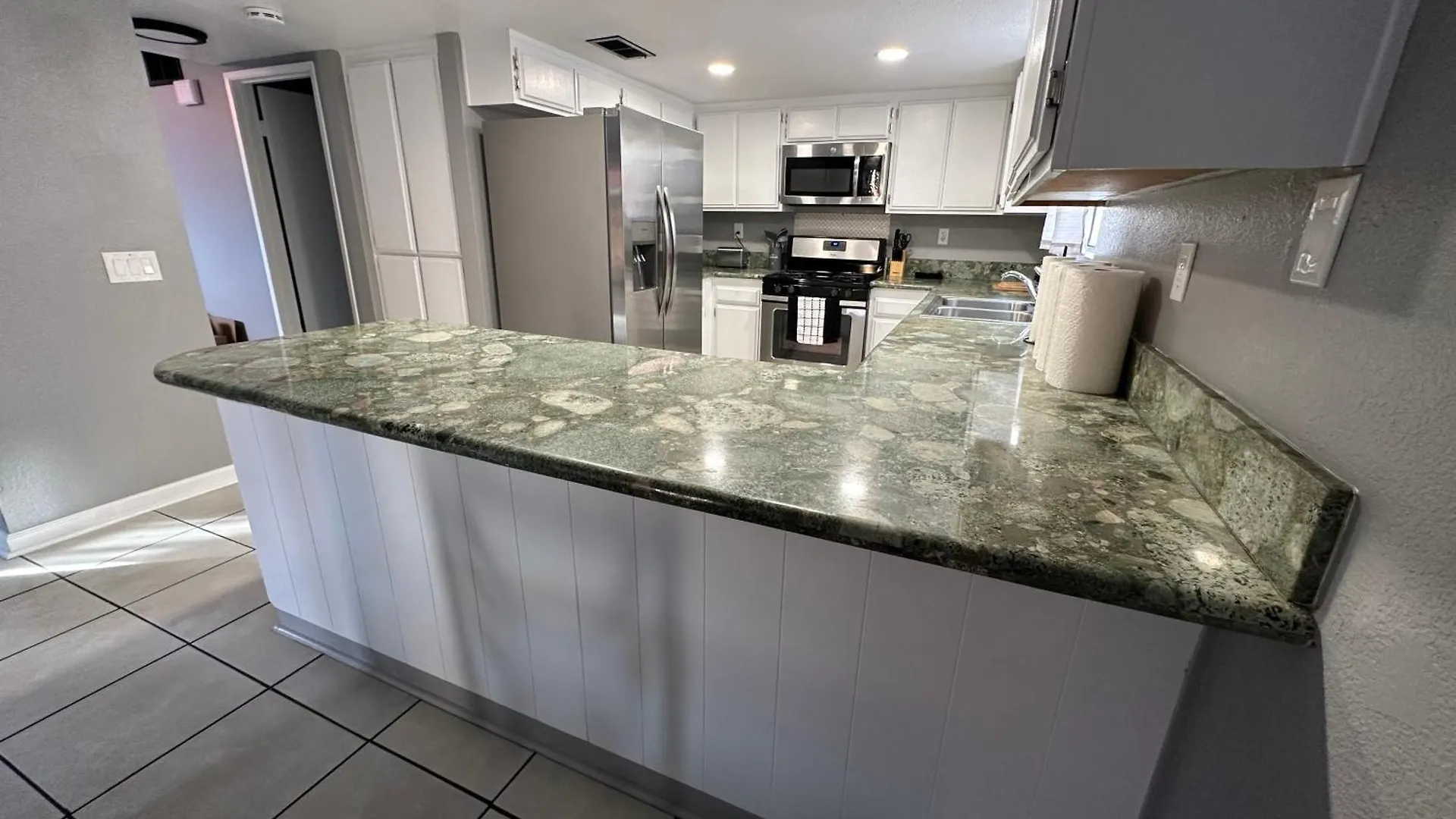 Gorgeous & Open Upgraded Home San Bernardino 0*,